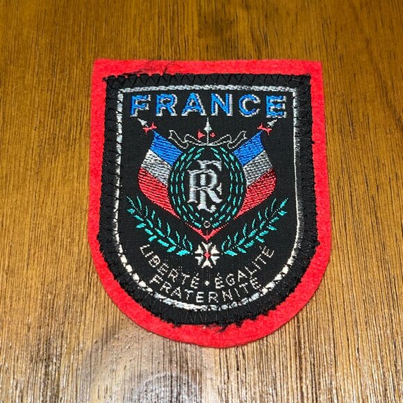 Set of 12 vintage European travel souvenir patches cloth and embroidered - Picture 3 of 13